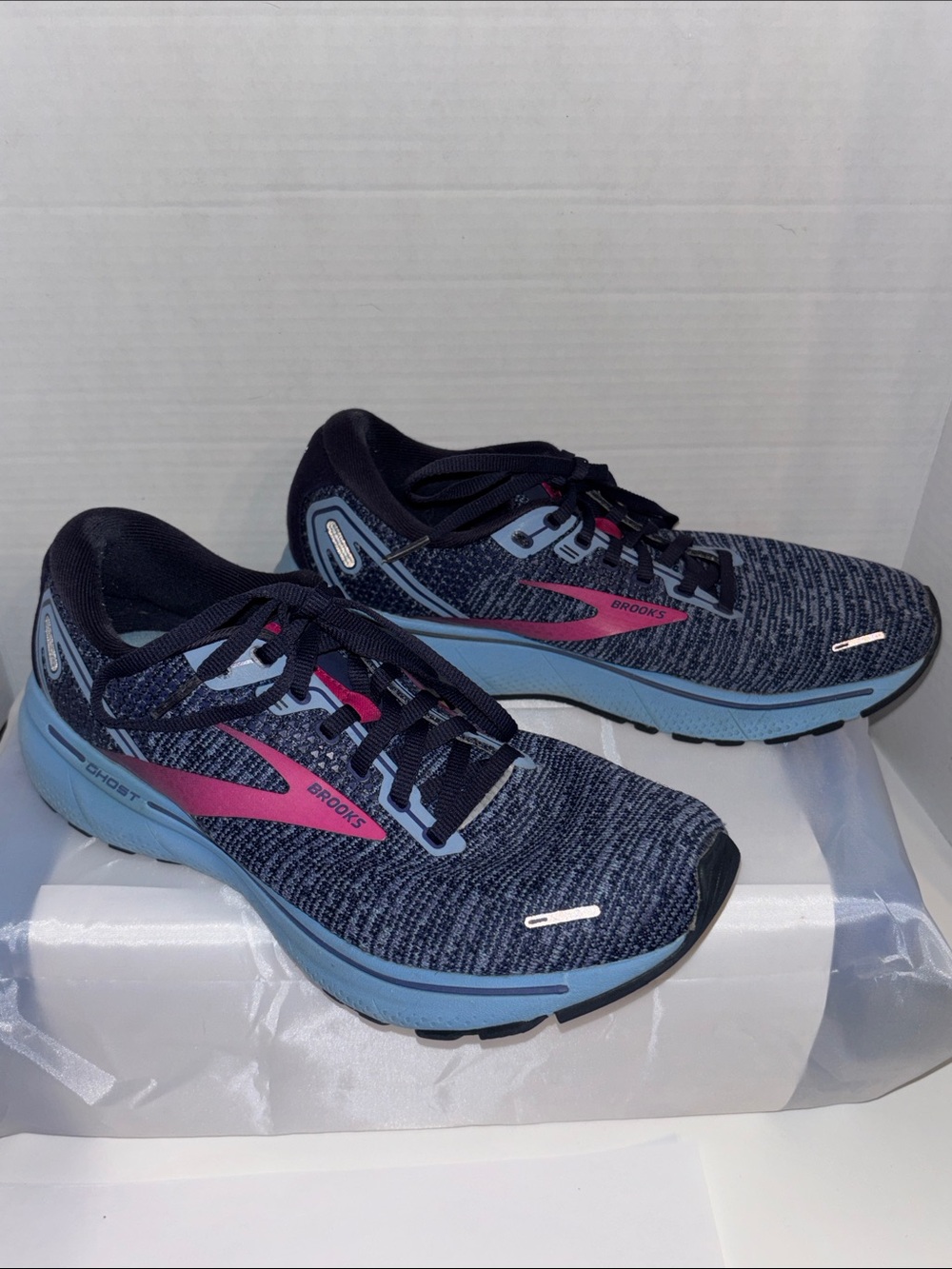 Brooks Women's Navy and Pink Athletic Running Shoes - Picture 5 of 7
